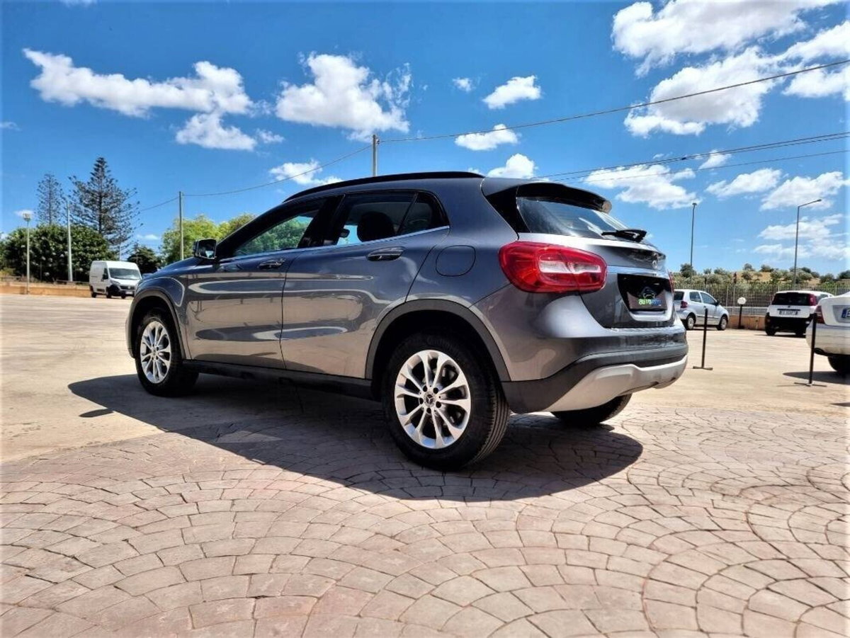 Mercedes-Benz GLA SUV 220 d Automatic 4Matic Business (4)
