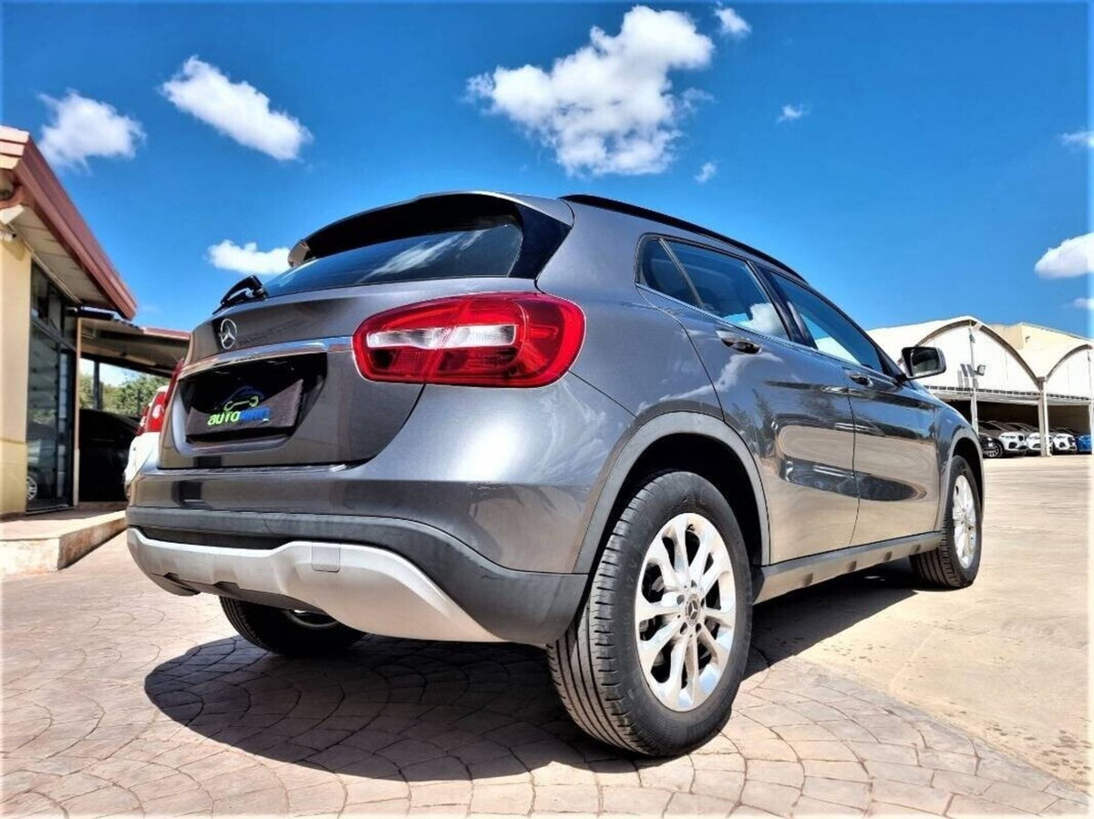Mercedes-Benz GLA SUV 220 d Automatic 4Matic Business (6)