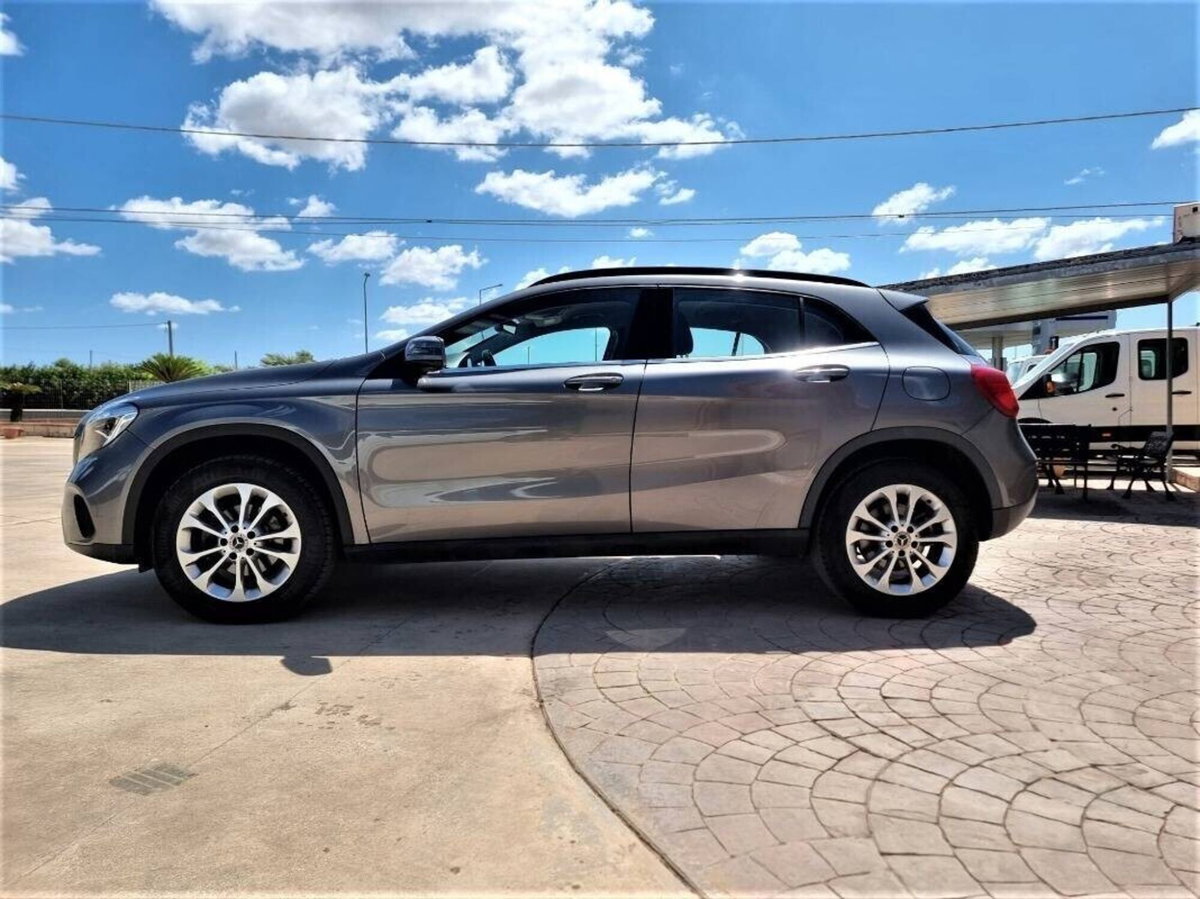 Mercedes-Benz GLA SUV 220 d Automatic 4Matic Business (7)