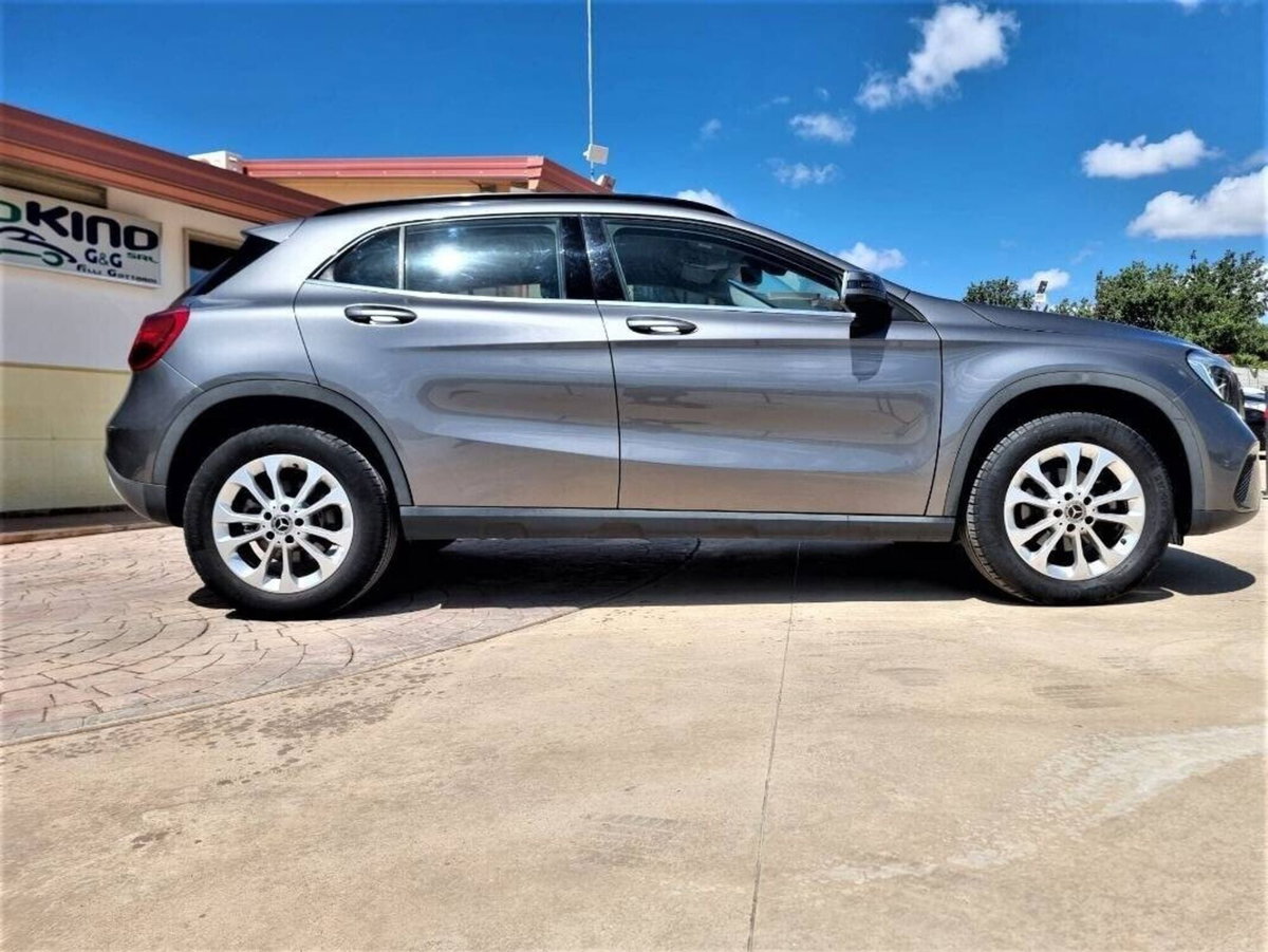 Mercedes-Benz GLA SUV 220 d Automatic 4Matic Business (8)