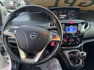 Lancia Ypsilon 1.2 69 CV 5 porte GPL Ecochic Gold (9)
