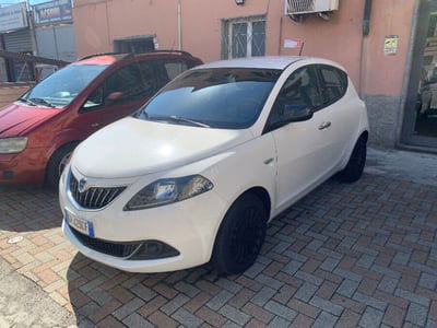 Lancia Ypsilon 1.0 FireFly 5 porte S&S Hybrid Silver Plus usata