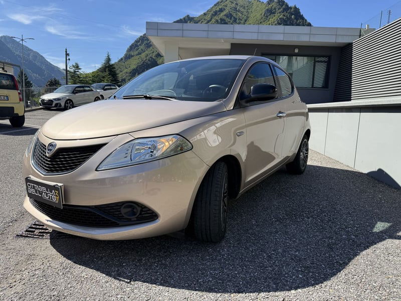 Lancia Ypsilon 1.2 69 CV 5 porte Gold