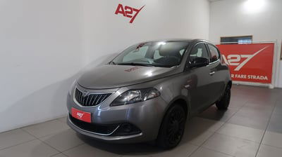 Lancia Ypsilon 1.0 FireFly 5 porte S&S Hybrid Ecochic Silver usata