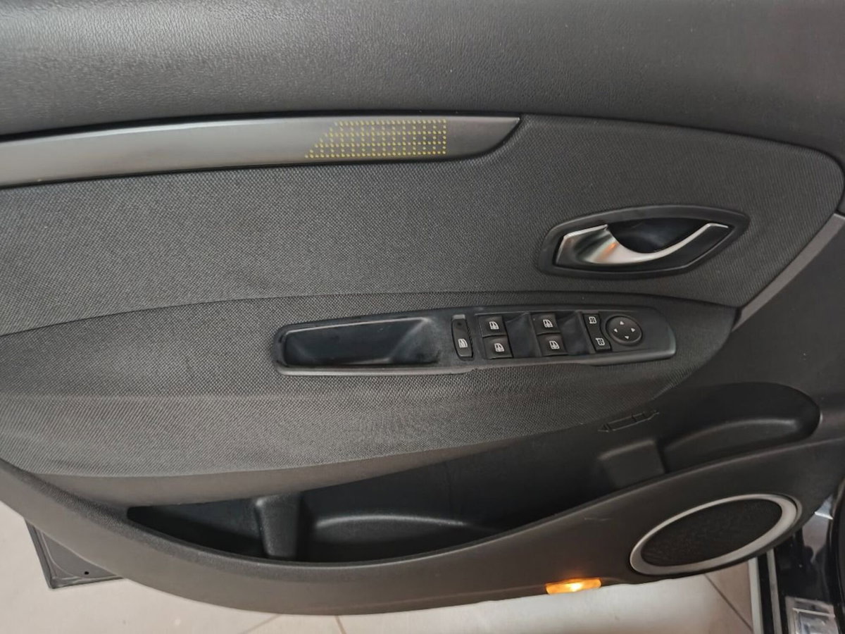 Renault Scénic X-Mod 1.5 dCi 110CV Dynamique (10)