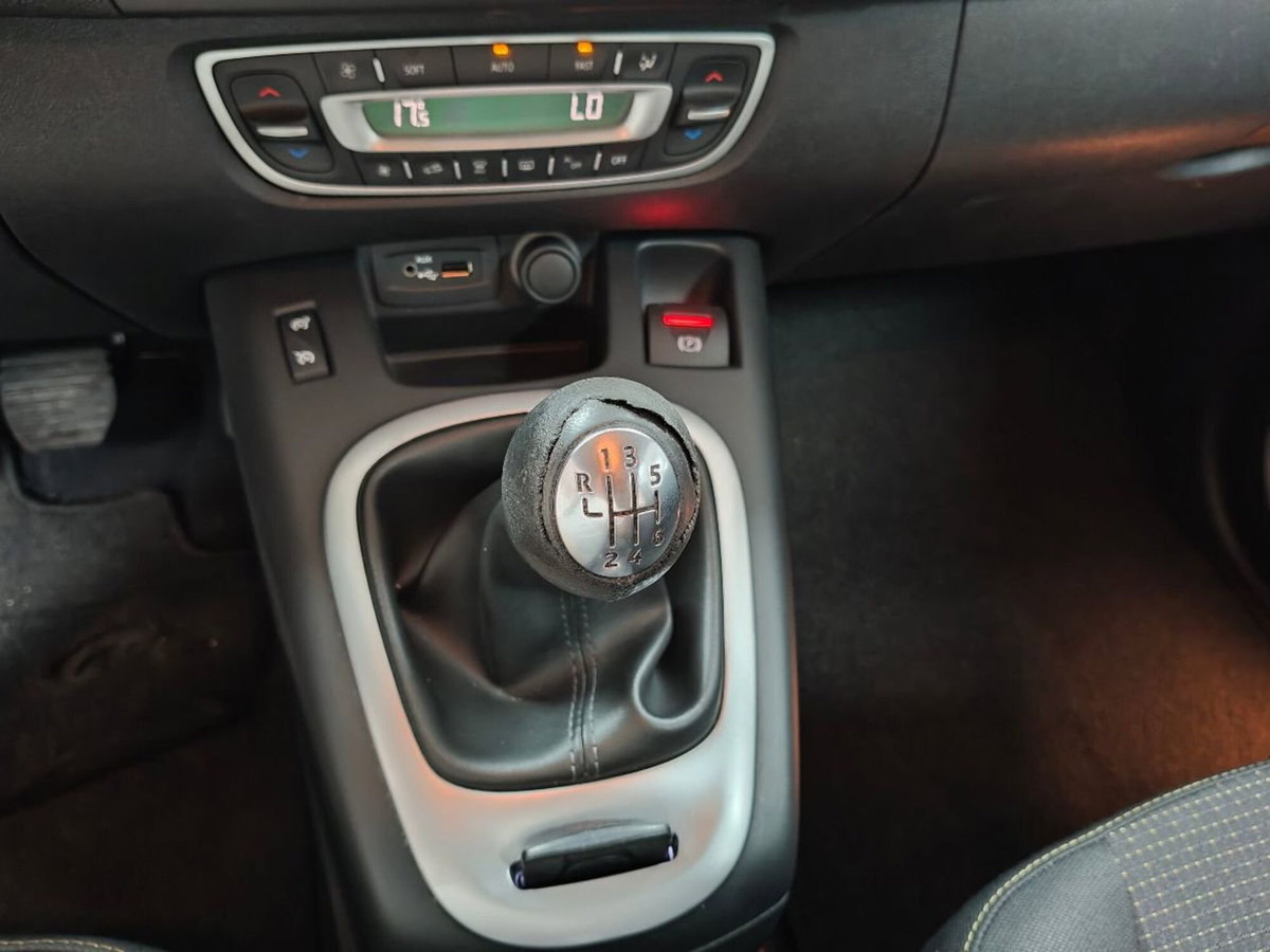 Renault Scénic X-Mod 1.5 dCi 110CV Dynamique (7)