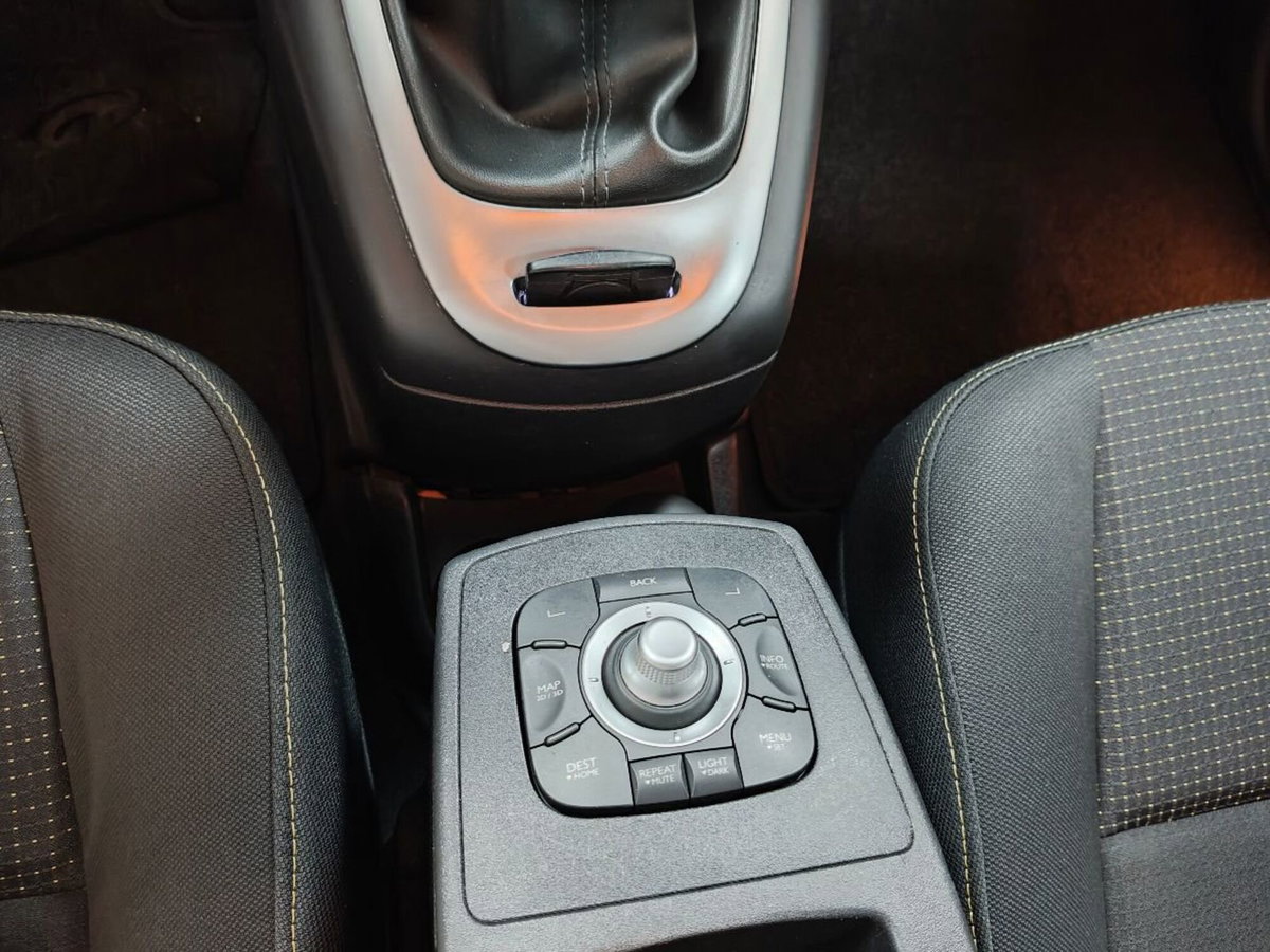 Renault Scénic X-Mod 1.5 dCi 110CV Dynamique (8)