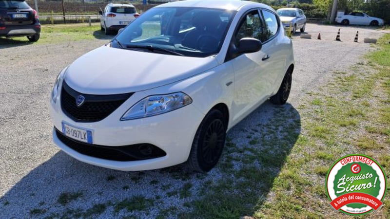 Lancia Ypsilon 1.0 FireFly 5 porte S&S Hybrid Ecochic Silver