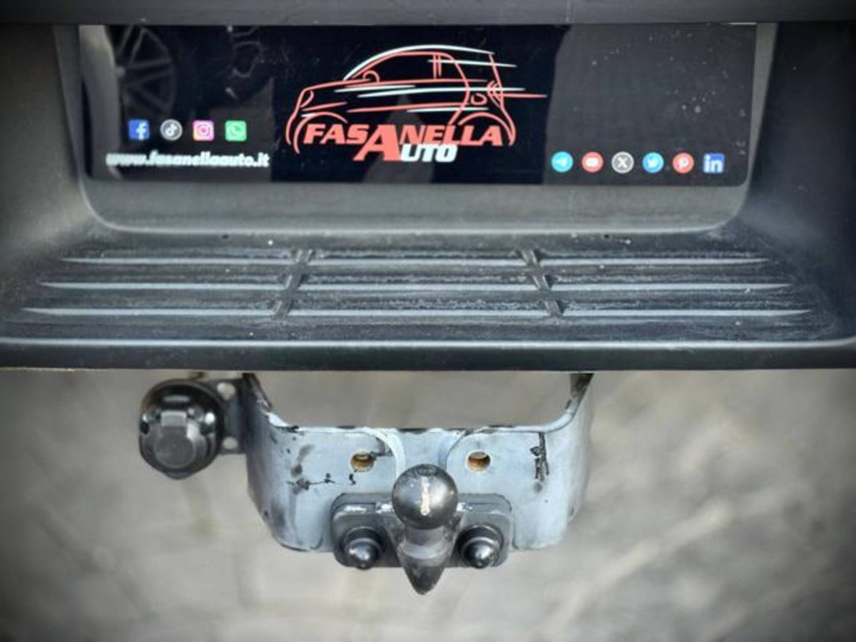 Toyota Hilux 2.D-4D 4WD porte Double Cab Lounge (10)