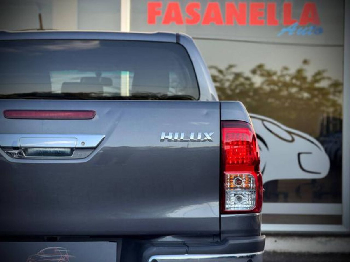 Toyota Hilux 2.D-4D 4WD porte Double Cab Lounge (12)