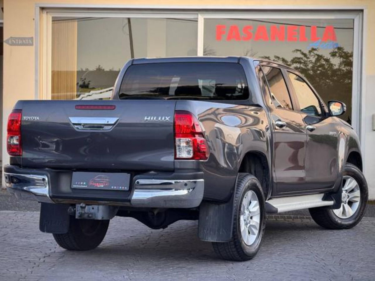 Toyota Hilux 2.D-4D 4WD porte Double Cab Lounge (13)