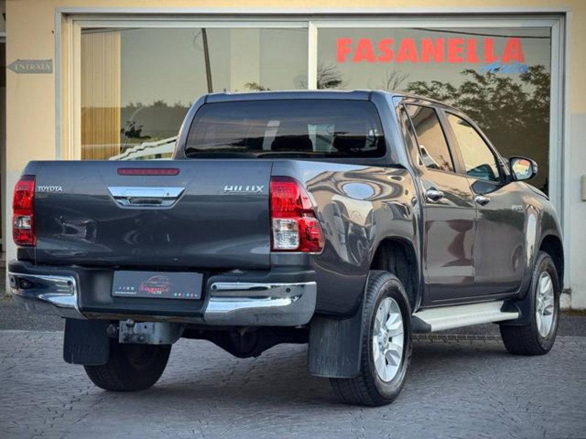 Toyota Hilux 2.D-4D 4WD porte Double Cab Lounge (14)