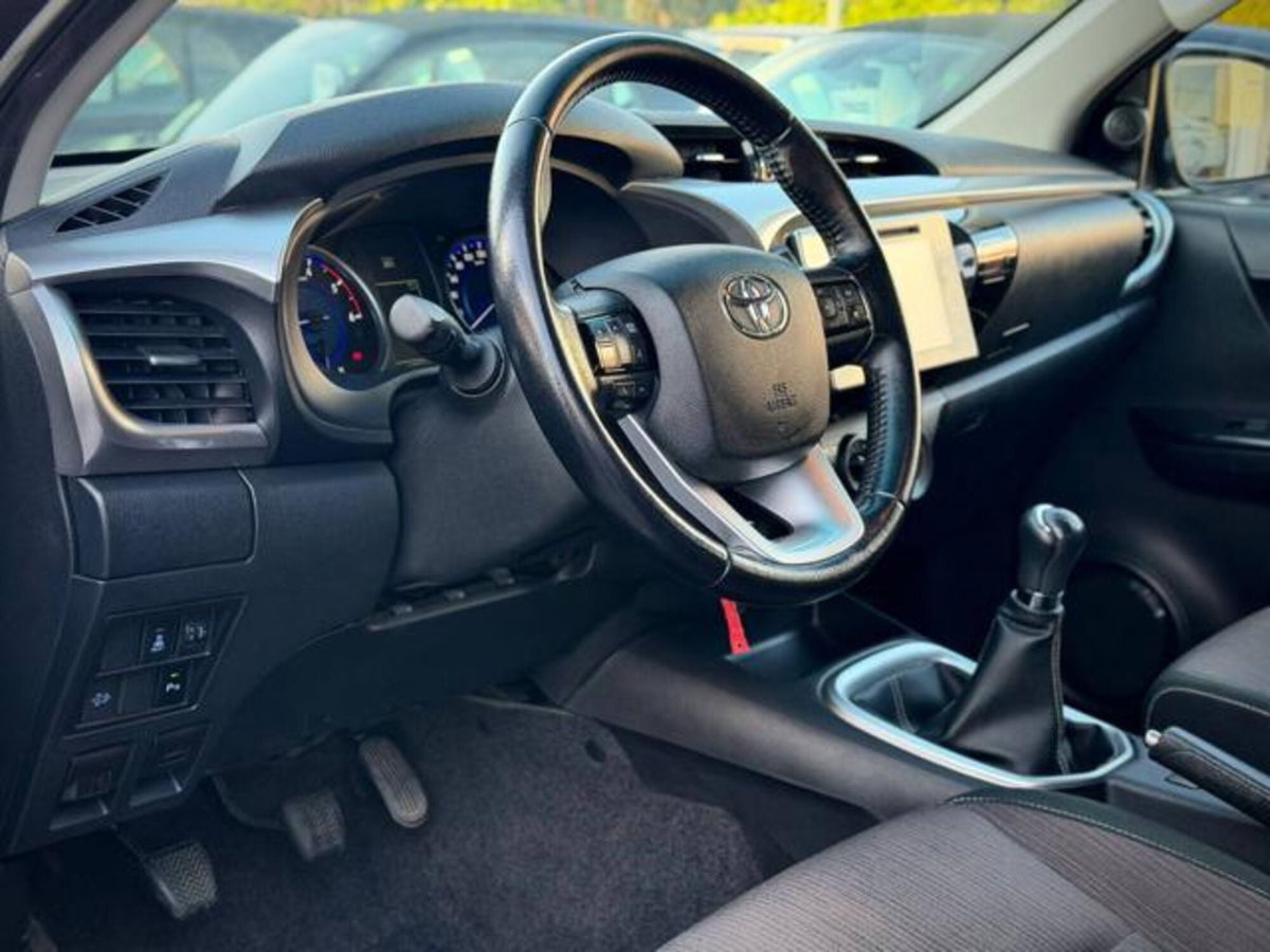 Toyota Hilux 2.D-4D 4WD porte Double Cab Lounge (15)
