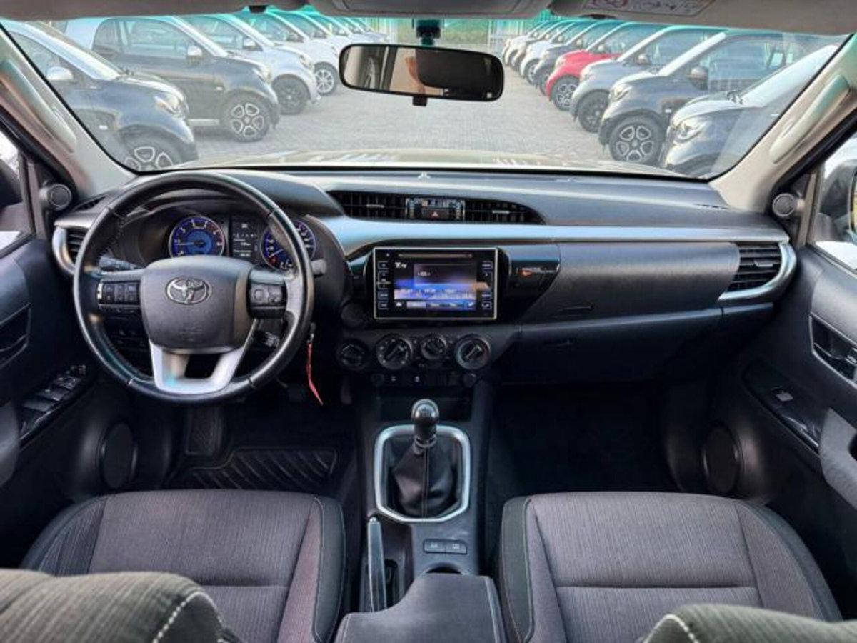 Toyota Hilux 2.D-4D 4WD porte Double Cab Lounge (16)