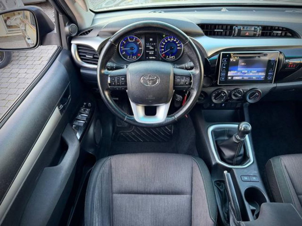 Toyota Hilux 2.D-4D 4WD porte Double Cab Lounge (17)