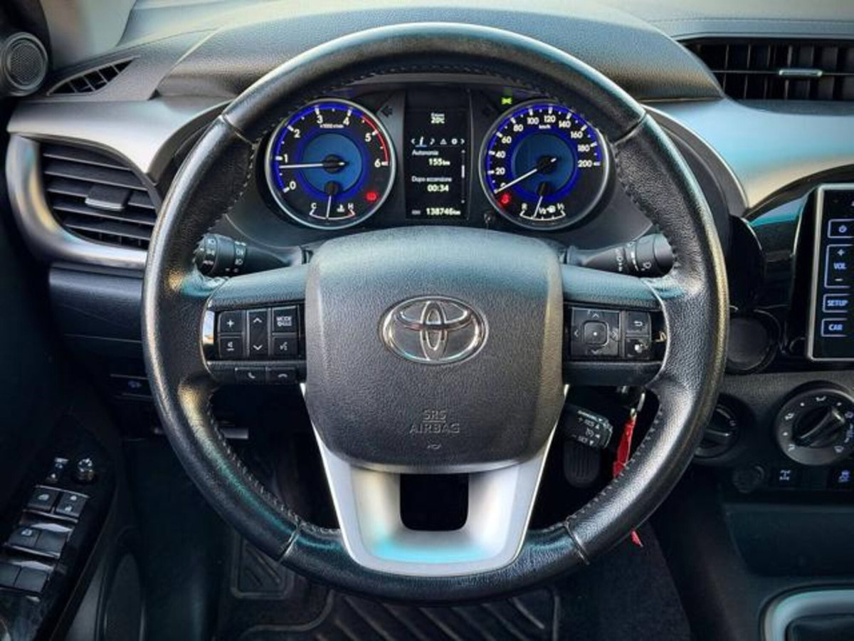 Toyota Hilux 2.D-4D 4WD porte Double Cab Lounge (18)