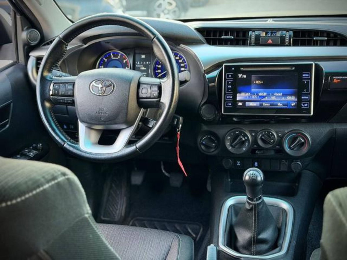 Toyota Hilux 2.D-4D 4WD porte Double Cab Lounge (19)