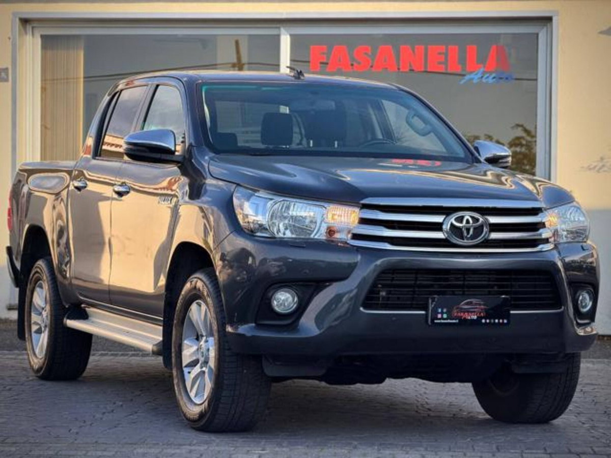 Toyota Hilux 2.D-4D 4WD porte Double Cab Lounge (2)