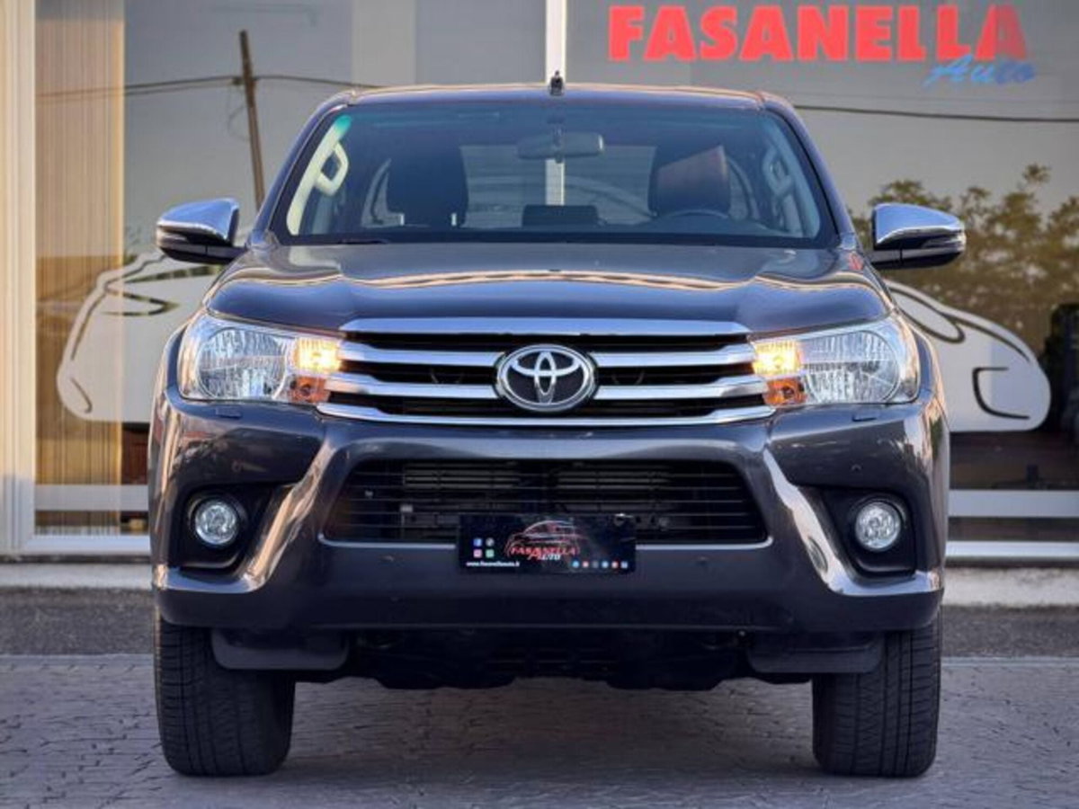 Toyota Hilux 2.D-4D 4WD porte Double Cab Lounge (3)