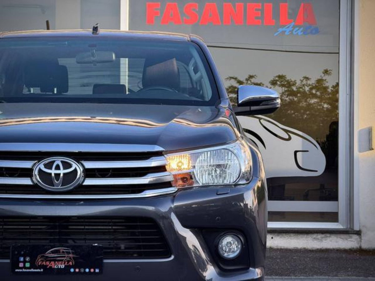 Toyota Hilux 2.D-4D 4WD porte Double Cab Lounge (4)