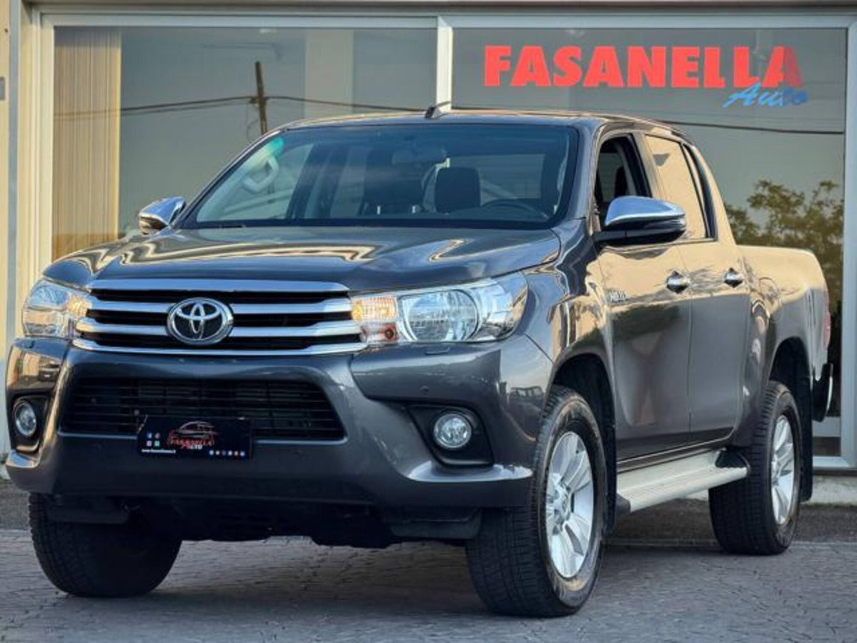 Toyota Hilux 2.D-4D 4WD porte Double Cab Lounge (6)