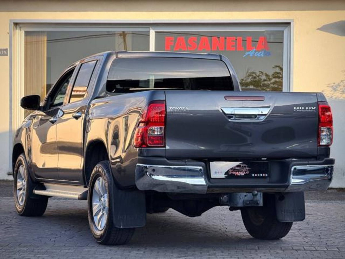 Toyota Hilux 2.D-4D 4WD porte Double Cab Lounge (8)