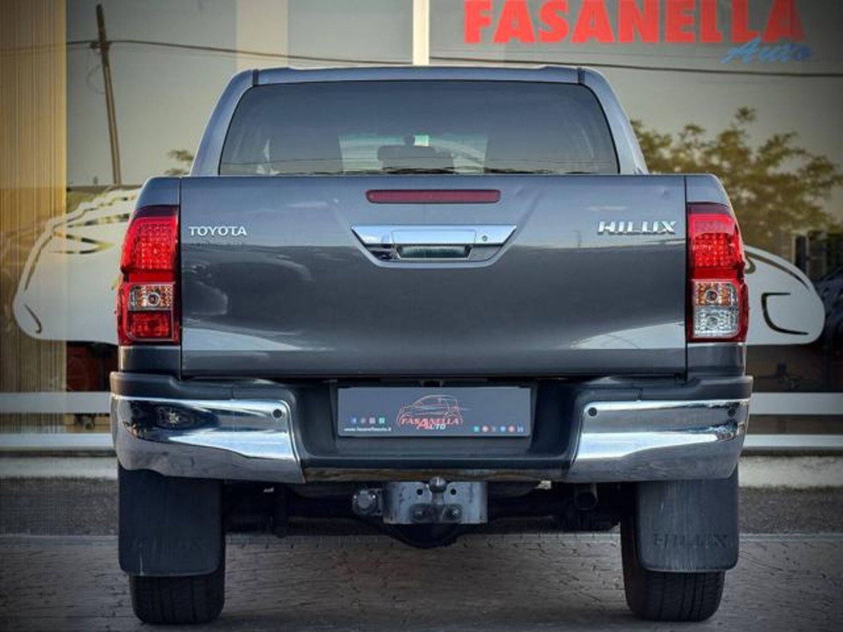 Toyota Hilux 2.D-4D 4WD porte Double Cab Lounge (9)