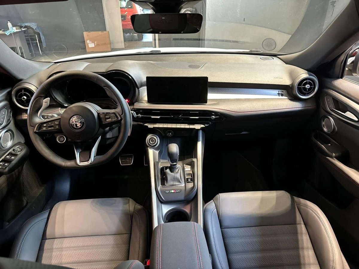 Alfa Romeo Tonale 1.5 hybrid Tributo Italiano 160cv tct7 (15)