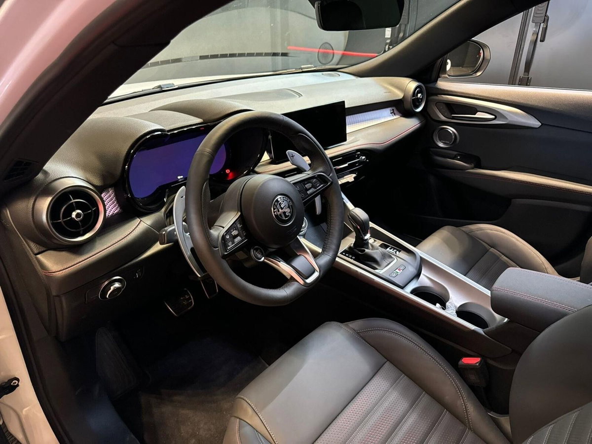 Alfa Romeo Tonale 1.5 hybrid Tributo Italiano 160cv tct7 (16)