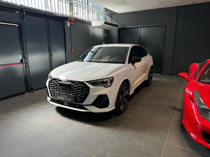 Audi Q3 Sportback 35 2.0 tdi Identity Black s-tronic