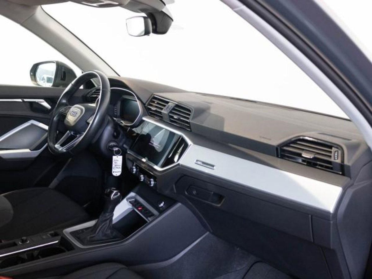 Audi Q3 35 TDI Business (14)