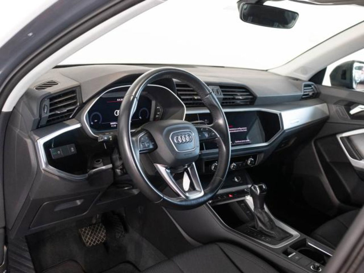 Audi Q3 35 TDI Business (4)