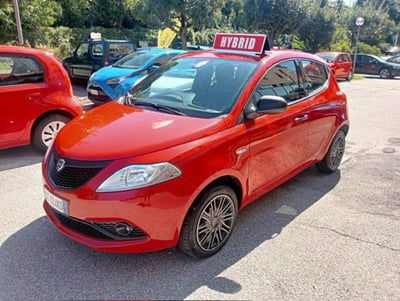 Lancia Ypsilon 1.0 FireFly 5 porte S&S Hybrid Ecochic A. Ferretti usata
