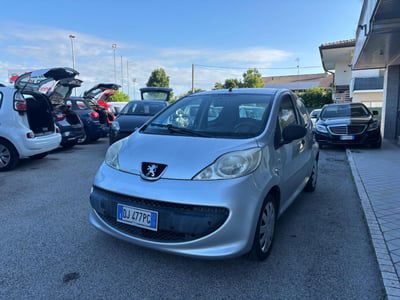 Peugeot 107 68CV 5p. Desir usata