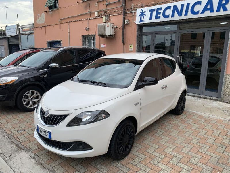 Lancia Ypsilon 1.0 FireFly 5 porte S&S Hybrid Silver Plus