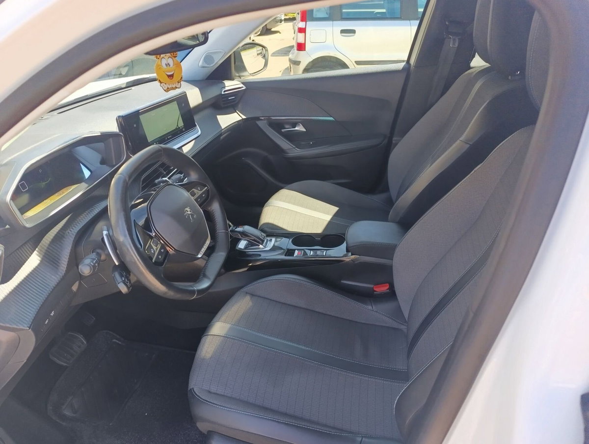 Peugeot 2008 BlueHDi 130 S&S EAT8 Allure Pack (5)