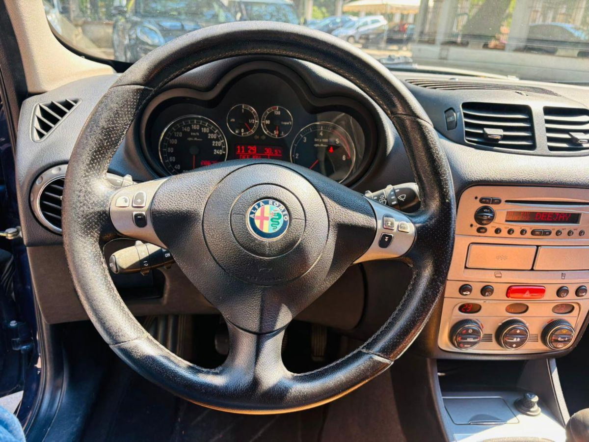 Alfa Romeo 147 1.9 JTD (120) 5 porte Distinctive (10)