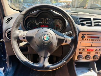 Alfa Romeo 147 1.9 JTD (120) 5 porte Distinctive (10)