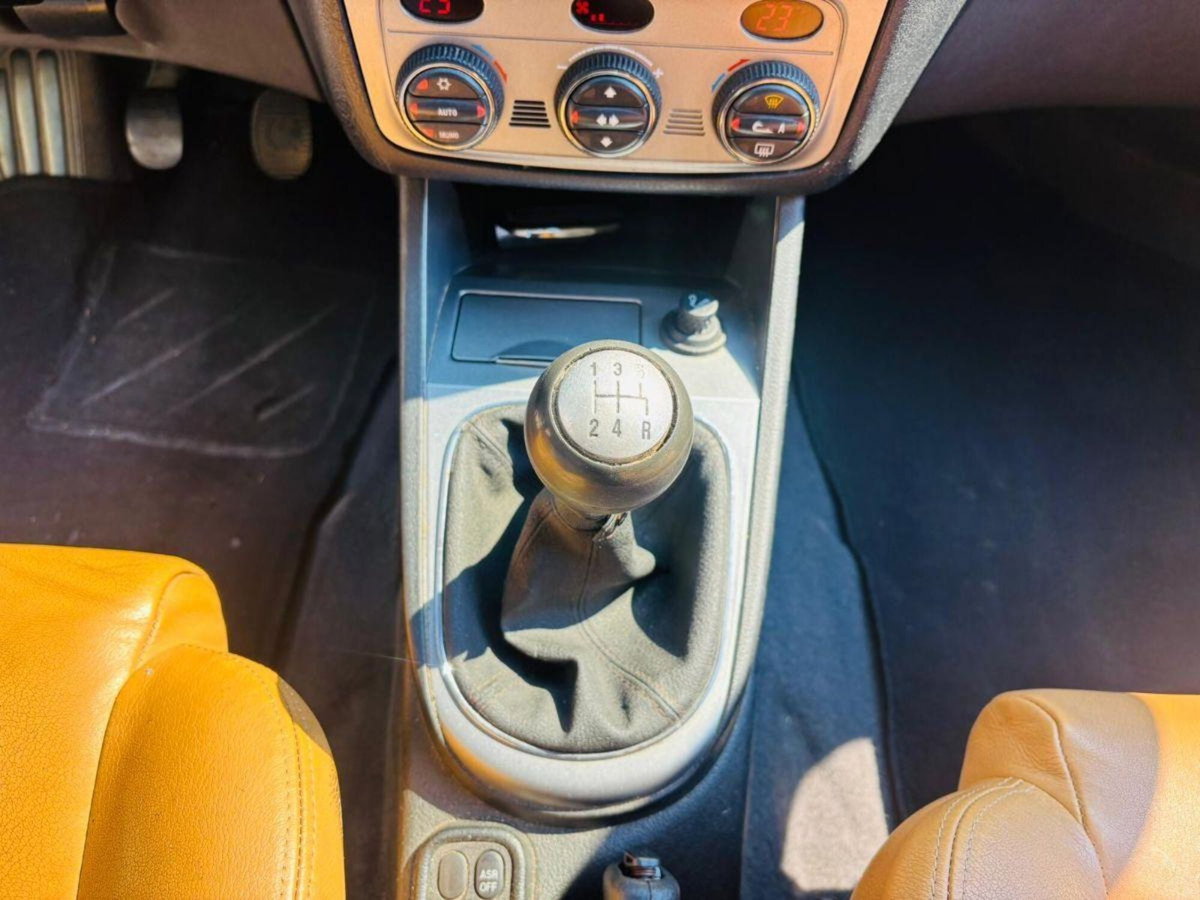 Alfa Romeo 147 1.9 JTD (120) 5 porte Distinctive (16)