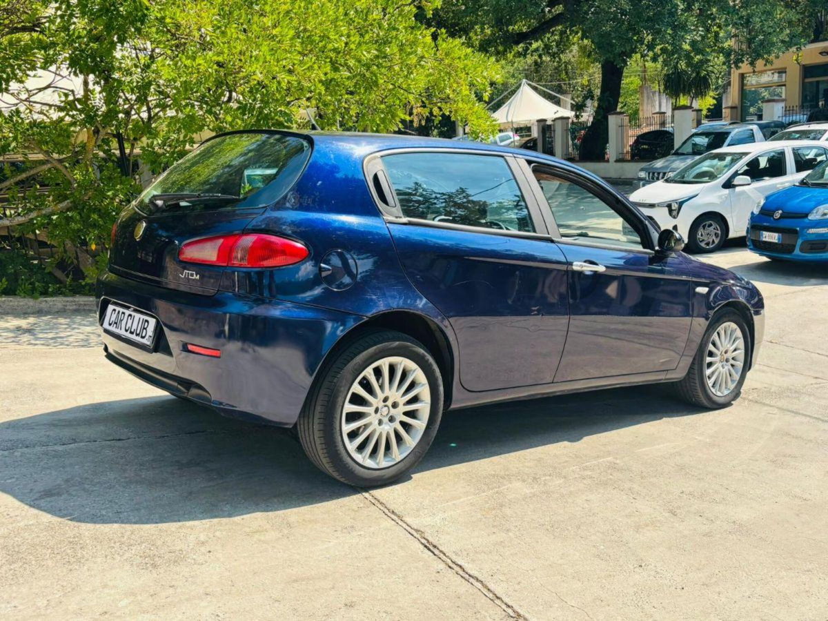 Alfa Romeo 147 1.9 JTD (120) 5 porte Distinctive (3)