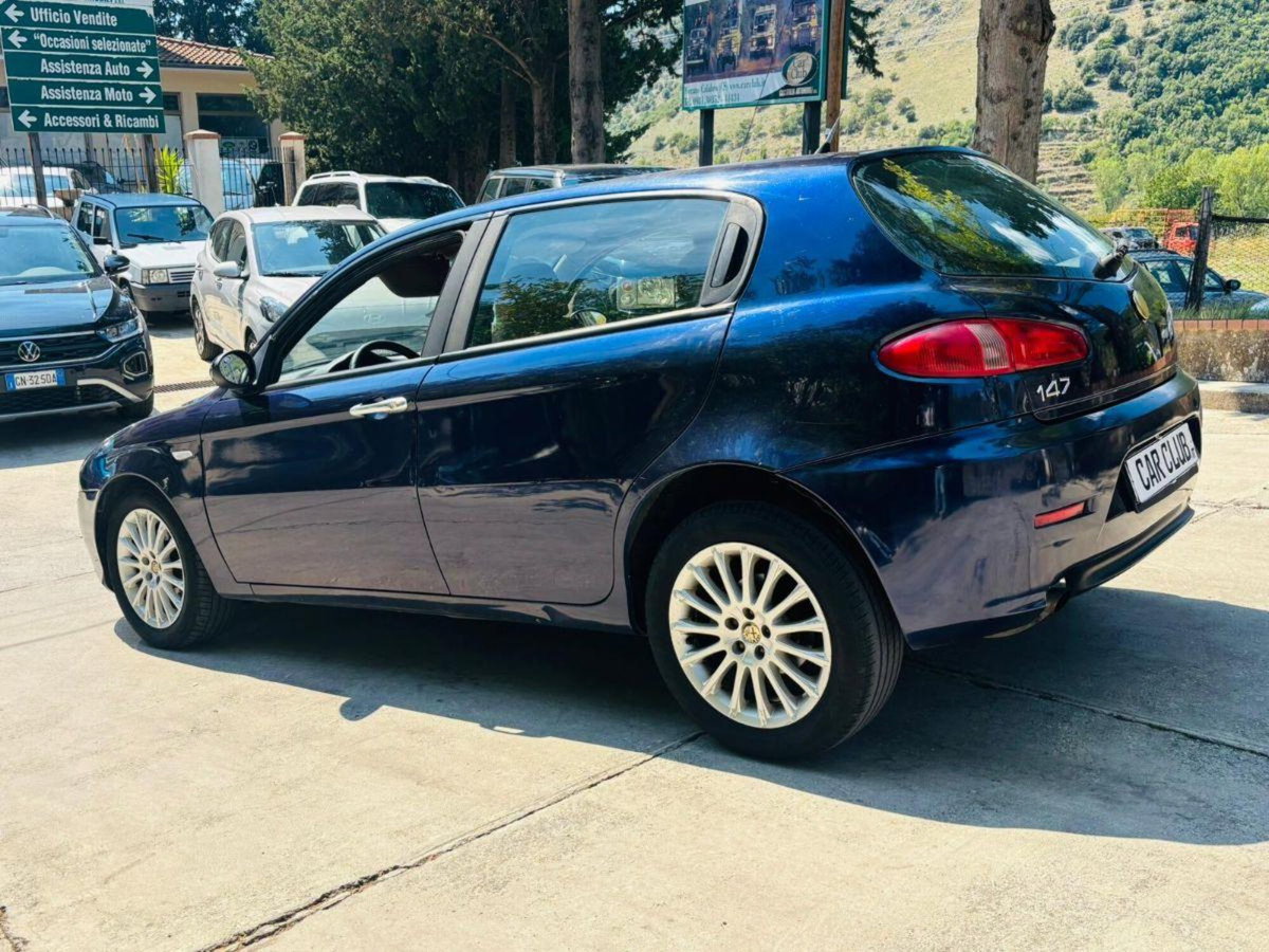 Alfa Romeo 147 1.9 JTD (120) 5 porte Distinctive (4)