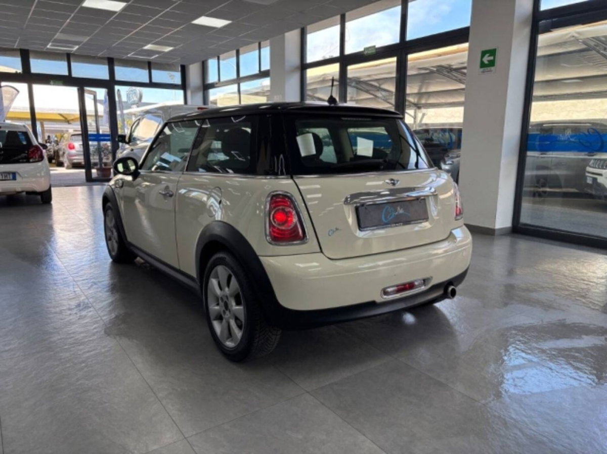 MINI Mini 1.6 16V One D (4)