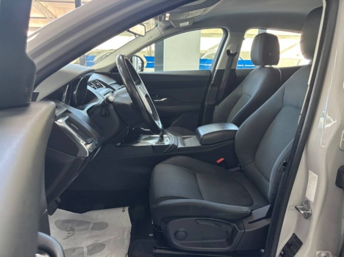 Jaguar E-Pace 2.0D 150 CV AWD aut. SE (12)