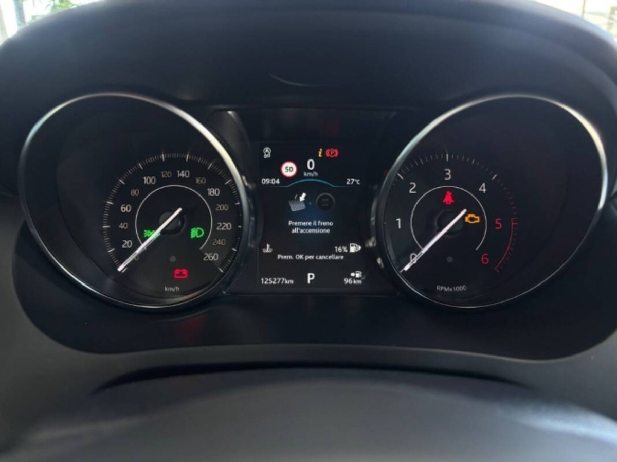 Jaguar E-Pace 2.0D 150 CV AWD aut. SE (16)