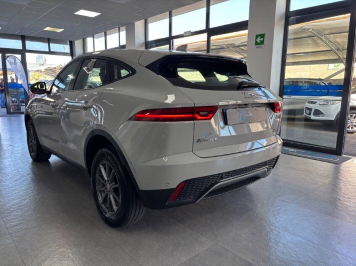 Jaguar E-Pace 2.0D 150 CV AWD aut. SE (5)