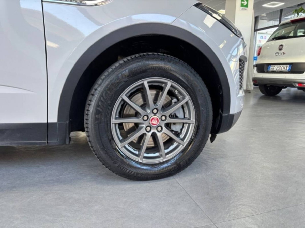 Jaguar E-Pace 2.0D 150 CV AWD aut. SE (9)