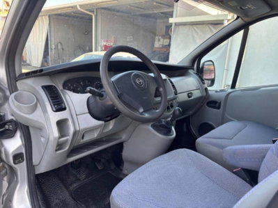 Opel Vivaro Furgone 27 2.5 DTI PC-TN Combi (5)