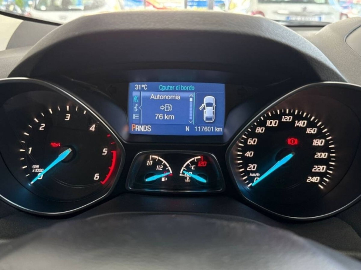 Ford Kuga 2.0 TDCI 150 CV S&S 4WD Powershift Business (17)