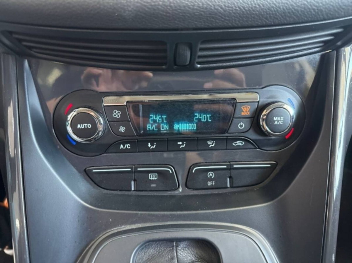 Ford Kuga 2.0 TDCI 150 CV S&S 4WD Powershift Business (19)