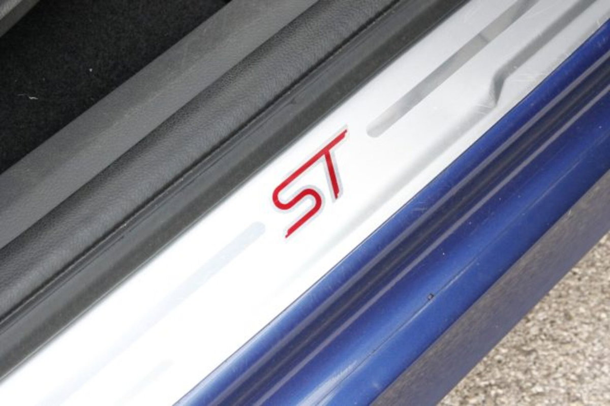 Ford Focus 2.5T (225CV) 20V 5p. ST (19)